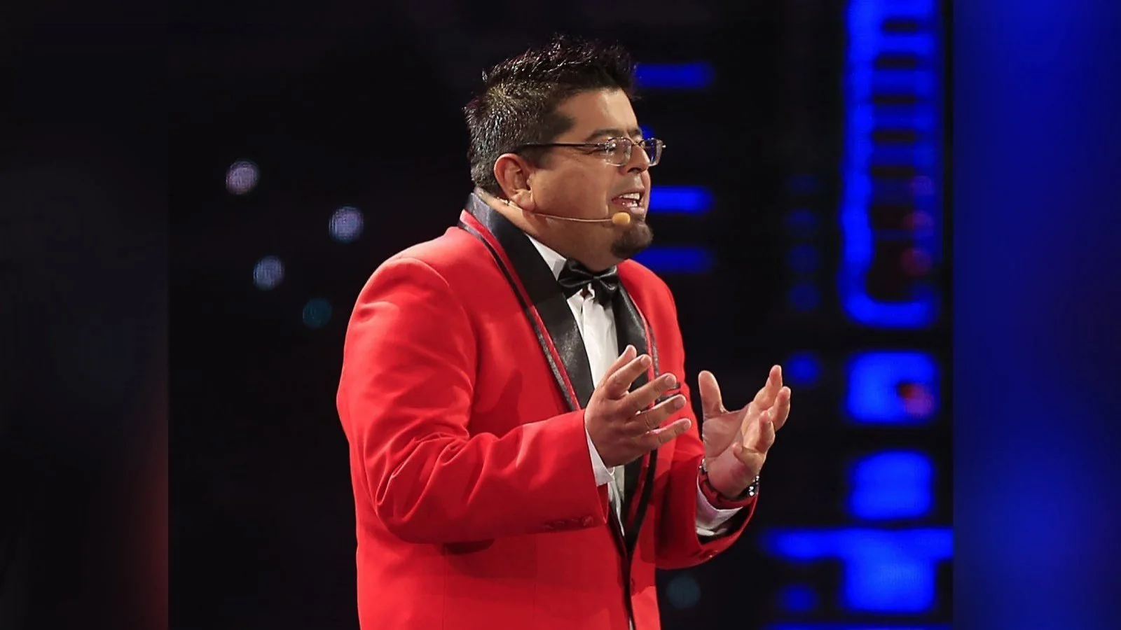 Mauricio Medina, El Indio, en pleno show arriba del escenario